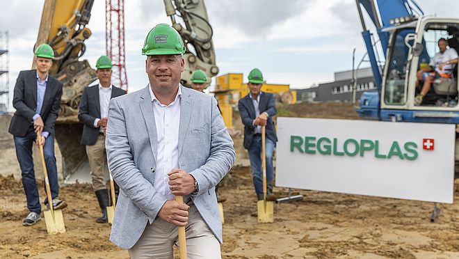 Cérémonie de pose de la première pierre pour le nouveau bâtiment de Regloplas AG